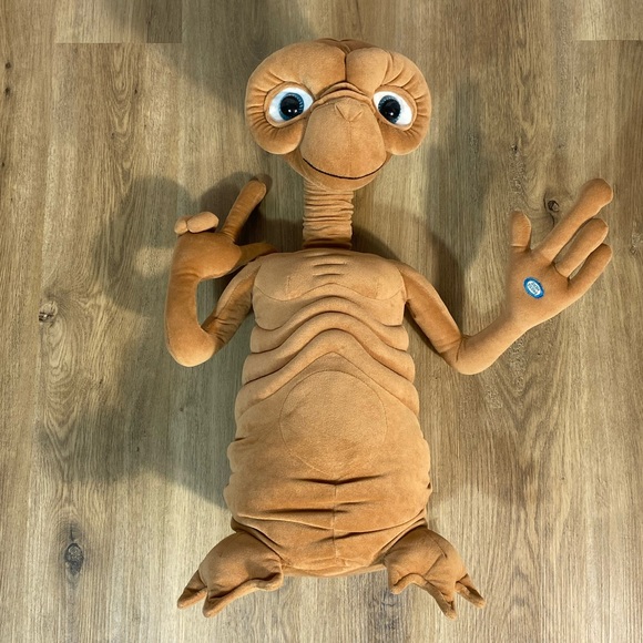 Toys R Us 20th Anniversary Taking E.T. Doll 24” speaks & lights up Large Working - Picture 10 of 11